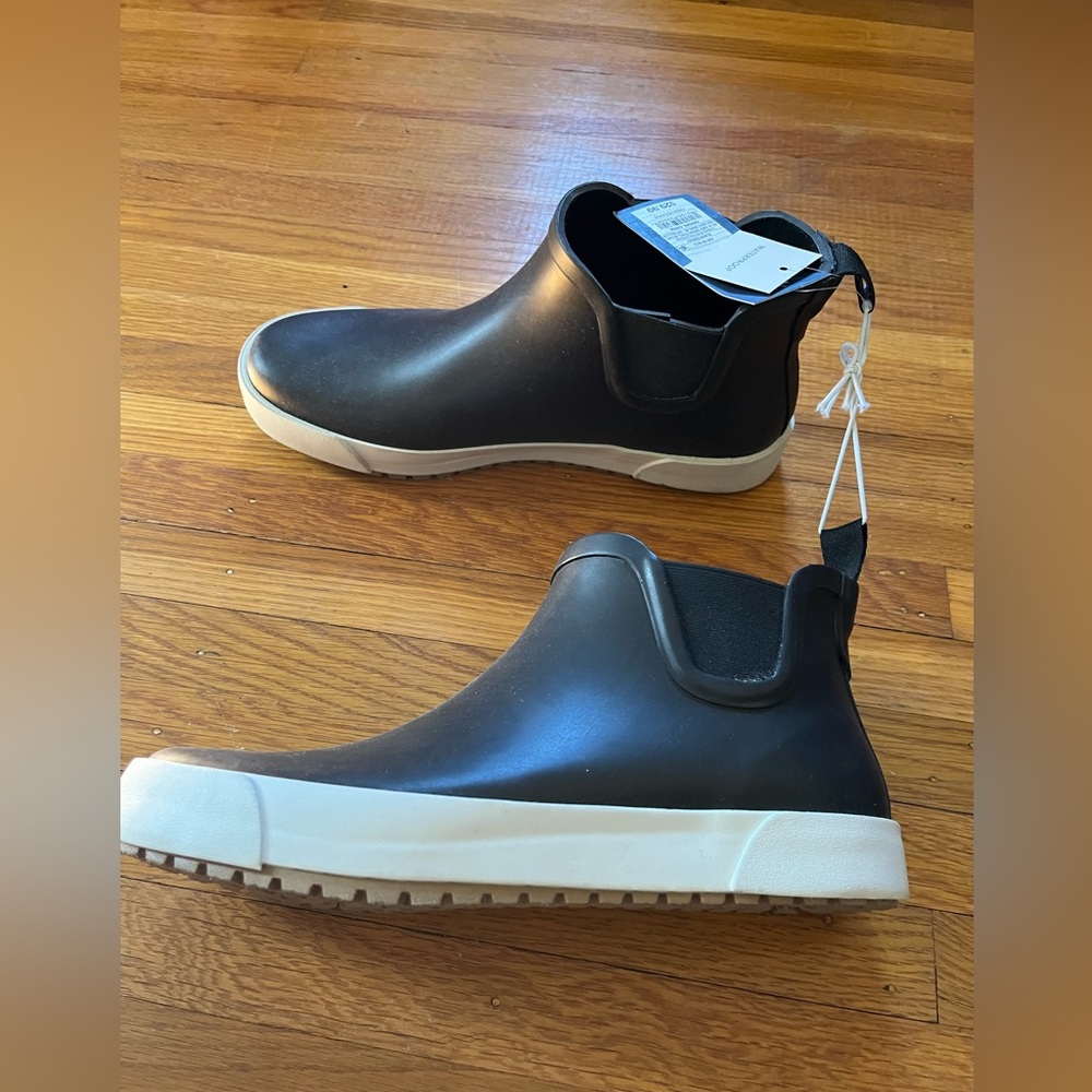 Universal Thread Black Waterproof Shirley Boots